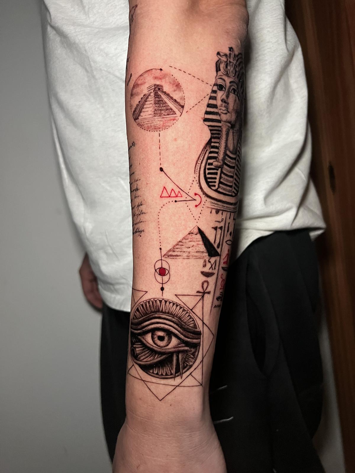 Retrato personalizado de mascota tatuado en la espalda
