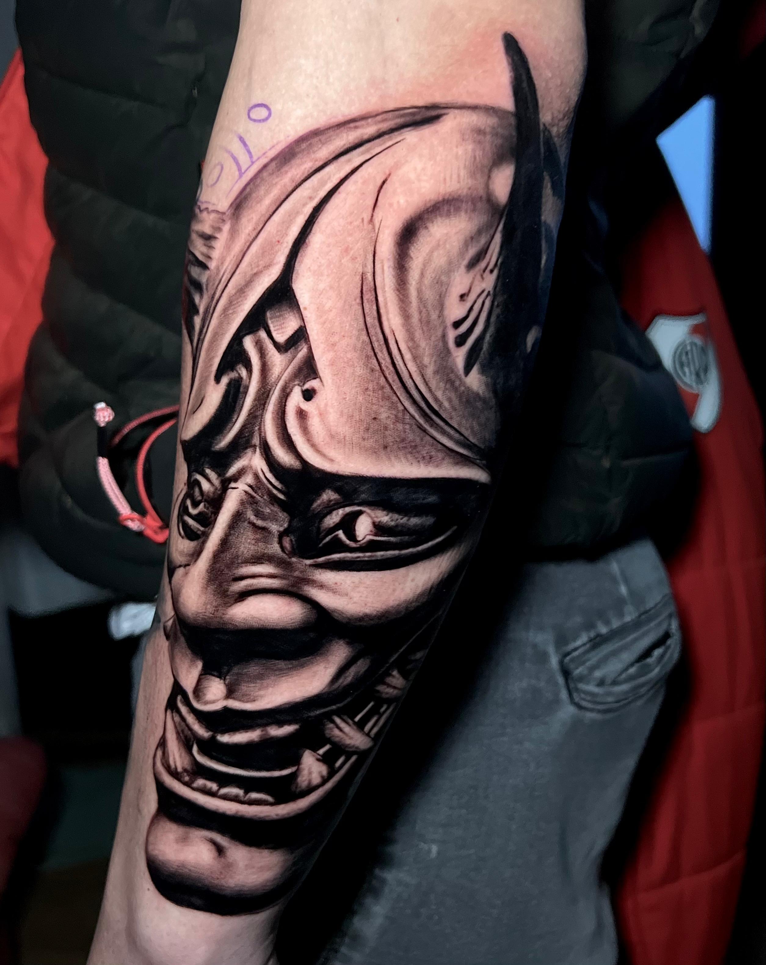 Tatuaje realista lavado en gris en Zürich por Taker Tattoos